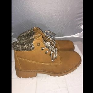 Hiking Boots 🥾 | size 7 women |